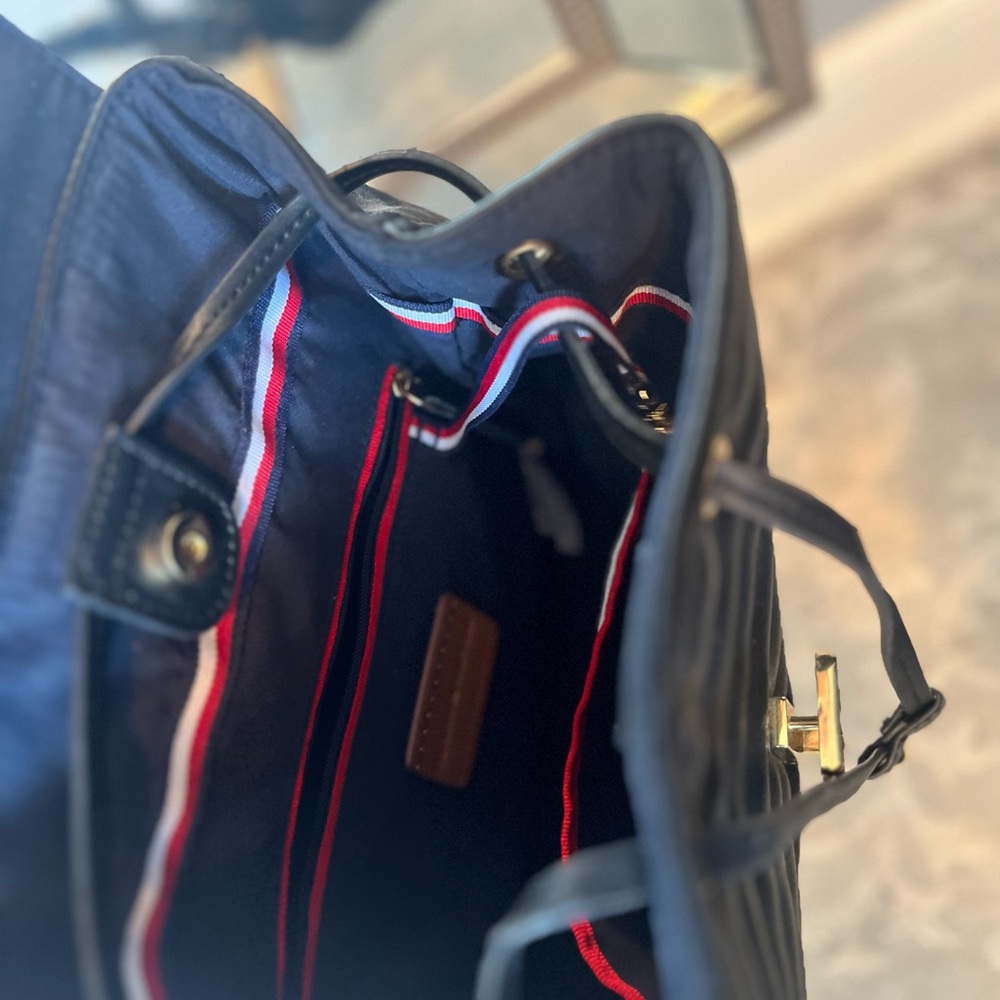 Small, black backpack - Picture 4 of 5